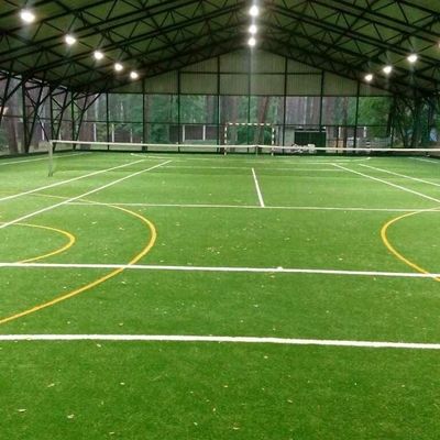 สนามฟุตบอลขนาดเล็ก สนามหญ้าเทียมสำหรับสนามฟุตซอลในร่ม สนามหญ้าเทียมทนไฟสำหรับสนามฟุตบอล